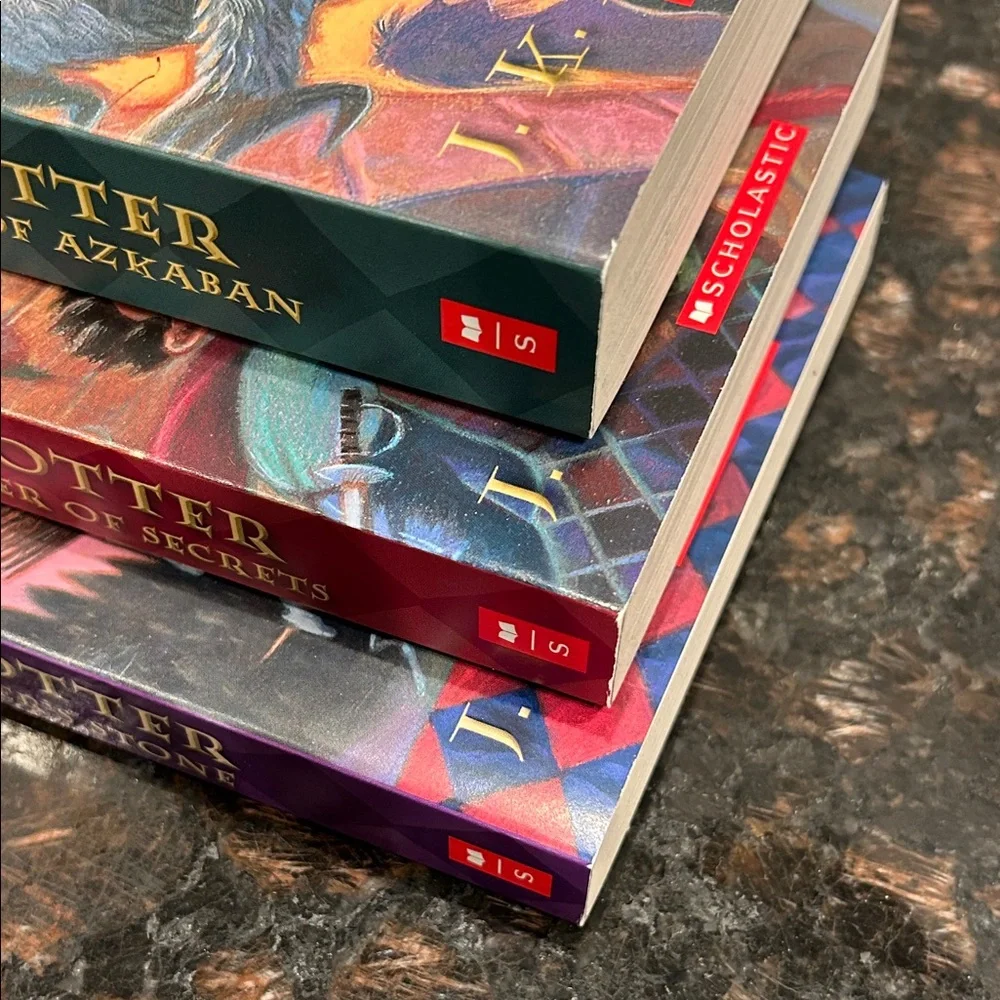 Scholastic Harry Potter Paperback Trio - Red, Purple, Green - Picture 4 of 6